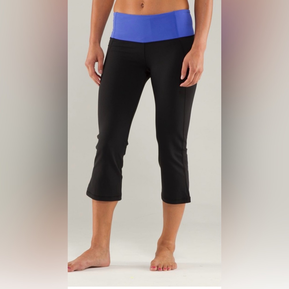 Lululemon Gather and Crow crop- size 6